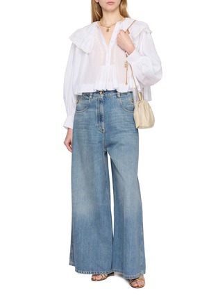 模特儿示范图 - 点击放大 - CHLOÉ - Ruffle Capelet Lace Trim Cotton Blouse