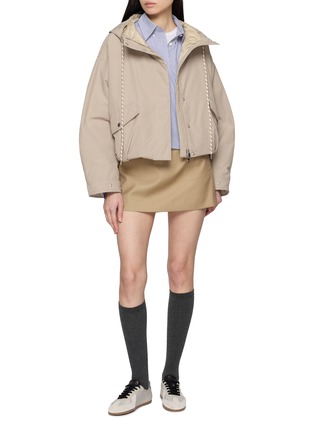 模特儿示范图 - 点击放大 - MONCLER - Eucalyptus Removable Hood Puffer Jacket