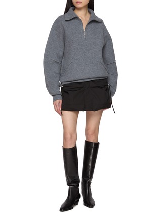 模特儿示范图 - 点击放大 - HELMUT LANG - Utility Mini Skirt