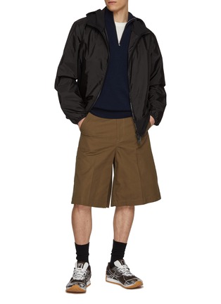 模特儿示范图 - 点击放大 - MONCLER - Hooded Galveston WindBreaker