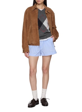 模特儿示范图 - 点击放大 - CLOVE - Logo Embroidered Argyle Knit Sweater