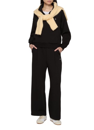 模特儿示范图 - 点击放大 - CLOVE - Logo Embroidered Soft Wide Sweatpants