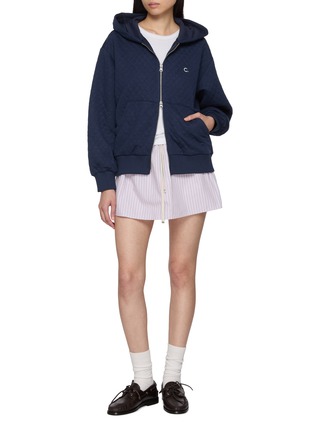 模特儿示范图 - 点击放大 - CLOVE - Logo Embroidered Quilted Zip Up Hoodie
