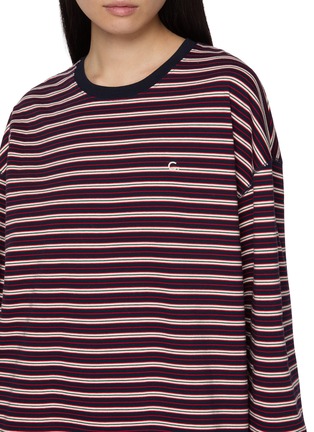  - CLOVE - Logo Embroidered Striped T-shirt