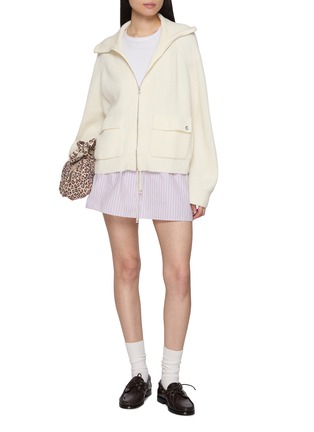 模特儿示范图 - 点击放大 - CLOVE - Logo Embroidered Ribbed Knit Cardigan