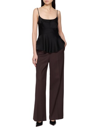 模特儿示范图 - 点击放大 - THEORY - Curve Cami Satin Top