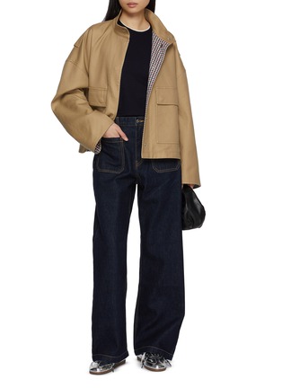 模特儿示范图 - 点击放大 - EDITION - Cropped Cotton Trench Jacket