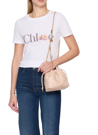 模特儿示范图 - 点击放大 - CHLOÉ - Mini Chloé Icons Leather Shoulder bag