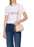模特儿示范图 - 点击放大 - CHLOÉ - Mini Chloé Icons Leather Shoulder bag