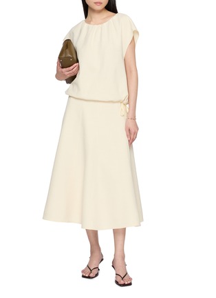 模特儿示范图 - 点击放大 - SANDBEIGE - Arles Panelled Flared Midi Skirt