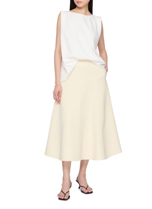 模特儿示范图 - 点击放大 - SANDBEIGE - Nova Sleeveless Gathered Neck Blouse