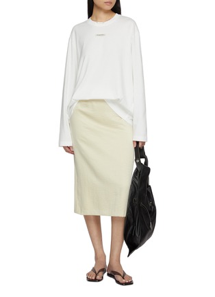 模特儿示范图 - 点击放大 - MO&CO. - Long Sleeve Logo Patch Top