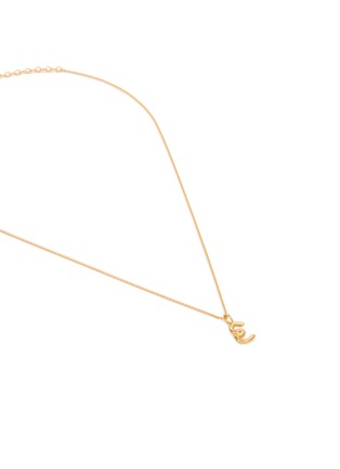 细节 - 点击放大 - MISSOMA - Curly Molten Mini Initial Necklace — E