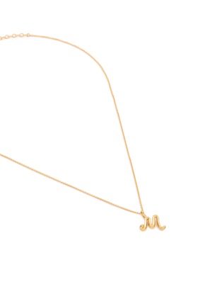 细节 - 点击放大 - MISSOMA - Curly Molten Mini Initial Necklace — M