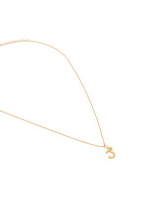 细节 - 点击放大 - MISSOMA - Curly Molten Mini Initial Necklace — J