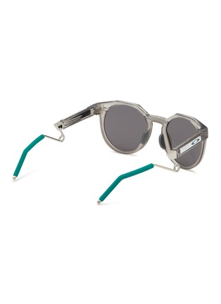 模特儿示范图 - 点击放大 - OAKLEY - x Aston Martin Sunglasses