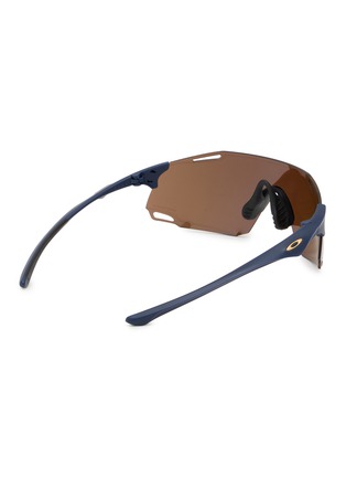 模特儿示范图 - 点击放大 - OAKLEY - Acetate Rectangle Sunglasses
