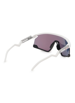 模特儿示范图 - 点击放大 - OAKLEY - Metal Aviator Sunglasses