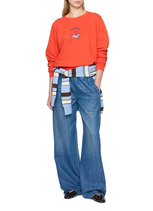 模特儿示范图 - 点击放大 - MOTHER - The Smoothie Sweatpant Sneak Jeans