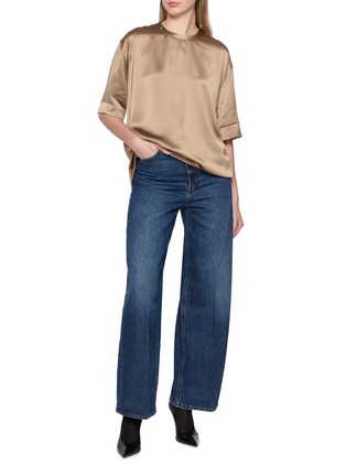 模特儿示范图 - 点击放大 - TOTEME - 缎面短袖上衣