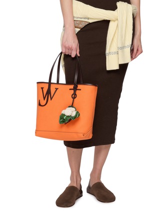 模特儿示范图 - 点击放大 - JW ANDERSON - Cauliflower Bag Charm