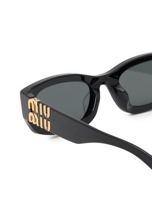 细节 - 点击放大 - MIU MIU - Stacked Logo Acetate Irregular Sunglasses