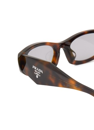 细节 - 点击放大 - PRADA - Tortoise Acetate Oval Sunglasses — Size 52
