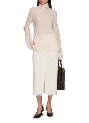 模特儿示范图 - 点击放大 - SANDBEIGE - BILBAO 高领肌理上衣