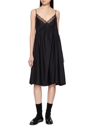 模特儿示范图 - 点击放大 - THE ROW - BARETT 蕾丝边连衣裙