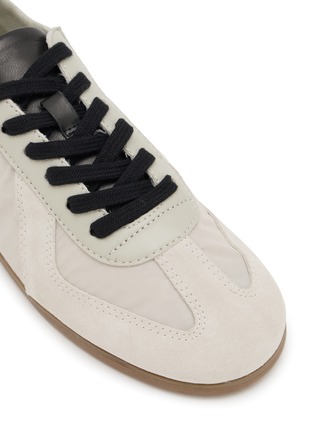 细节 - 点击放大 - PEDDER RED - 女款 PETRA 绒面皮拼接运动鞋