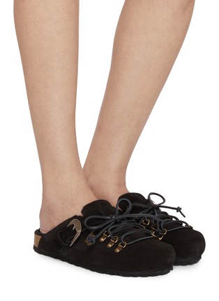 模特儿示范图 - 点击放大 - TAJI - Sabot Rock Suede Clogs