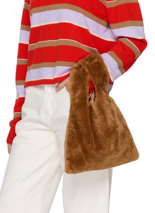 模特儿示范图 - 点击放大 - EQUIL - 迷你仿皮毛托特包