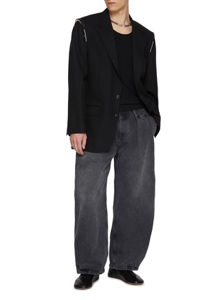 模特儿示范图 - 点击放大 - MAISON MARGIELA - Single Breasted Unfinished Shoulder Seam Tropical Wool Blazer