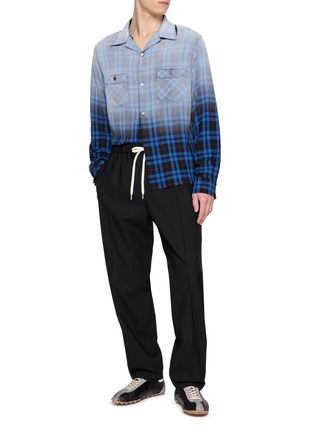 模特儿示范图 - 点击放大 - MAISON MARGIELA - Gradient Chequered Undyed Detail Viscose Shirt