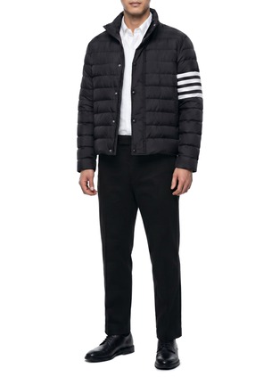 模特儿示范图 - 点击放大 - THOM BROWNE - 四重条纹绗缝夹克