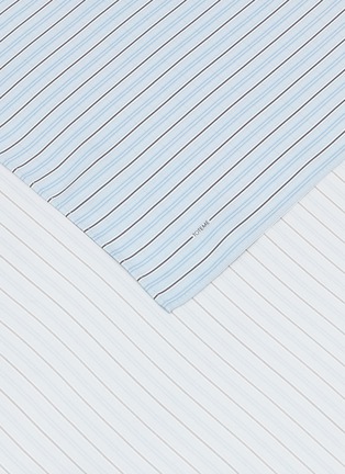 细节 - 点击放大 - TOTEME - 条纹真丝围巾