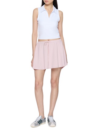 模特儿示范图 - 点击放大 - BEYOND YOGA - Sport Active Drawcord Mini Skirt