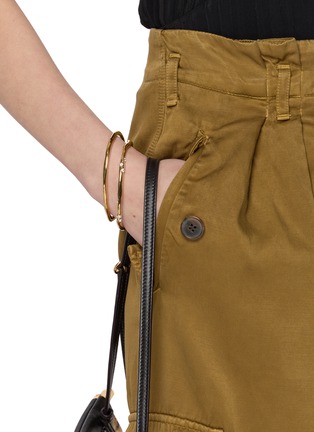 模特儿示范图 - 点击放大 - DRIES VAN NOTEN - Embellished Cuff Bangle — Set of 2