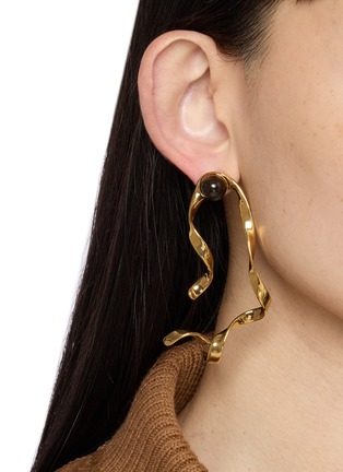 模特儿示范图 - 点击放大 - DRIES VAN NOTEN - Wave Stud Earrings