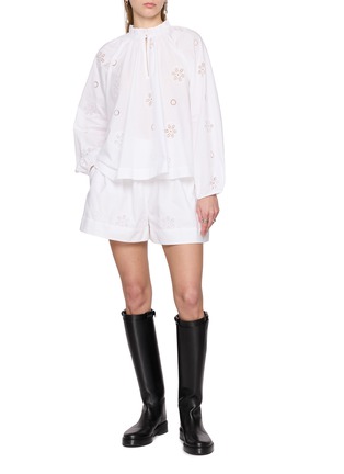 模特儿示范图 - 点击放大 - MERLETTE - Long Sleeve Ruffled Collar Eyelet Cotton Silk Top