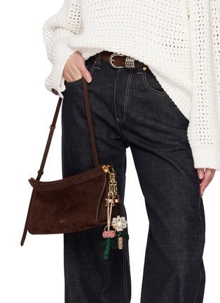 模特儿示范图 - 点击放大 - ROSANTICA - Fiore Crystal Bag Charm