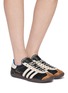 模特儿示范图 - 点击放大 - ADIDAS - X WALES BONNER 中性款 KARINTHA OG 运动鞋