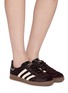 模特儿示范图 - 点击放大 - ADIDAS - X Wales Bonner Gazelle Pony Unisex Sneakers