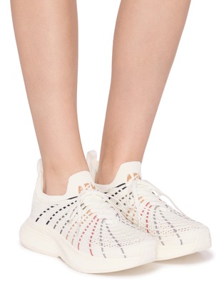 模特儿示范图 - 点击放大 - ATHLETIC PROPULSION LABS - Techloom Zipline Women's Sneakers