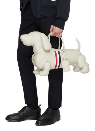 模特儿示范图 - 点击放大 - THOM BROWNE - Hector Pebble Grain Leather Bag