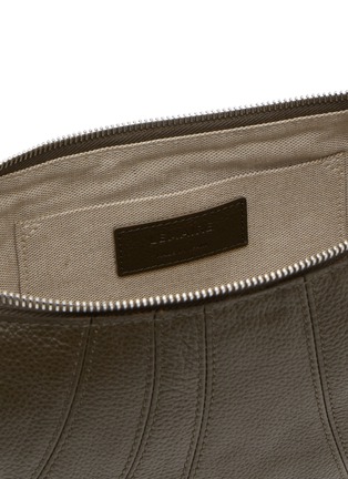 细节 - 点击放大 - LEMAIRE - 小号 CROISSANT 皮革斜挎包