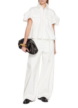 模特儿示范图 - 点击放大 - SACAI - Flared Sleeve Light Wash Denim Shirt