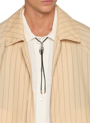 模特儿示范图 - 点击放大 - LEMAIRE - Snake Leather Bolo Tie