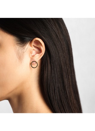 细节 - 点击放大 - BIJOU DE M - Petit Circle 18K Rose Gold Black Diamond Single Hoop Earring