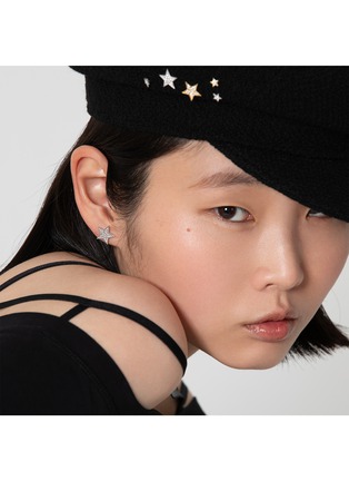 细节 - 点击放大 - BIJOU DE M - Star 18K White Gold Diamond Single Stud Earring